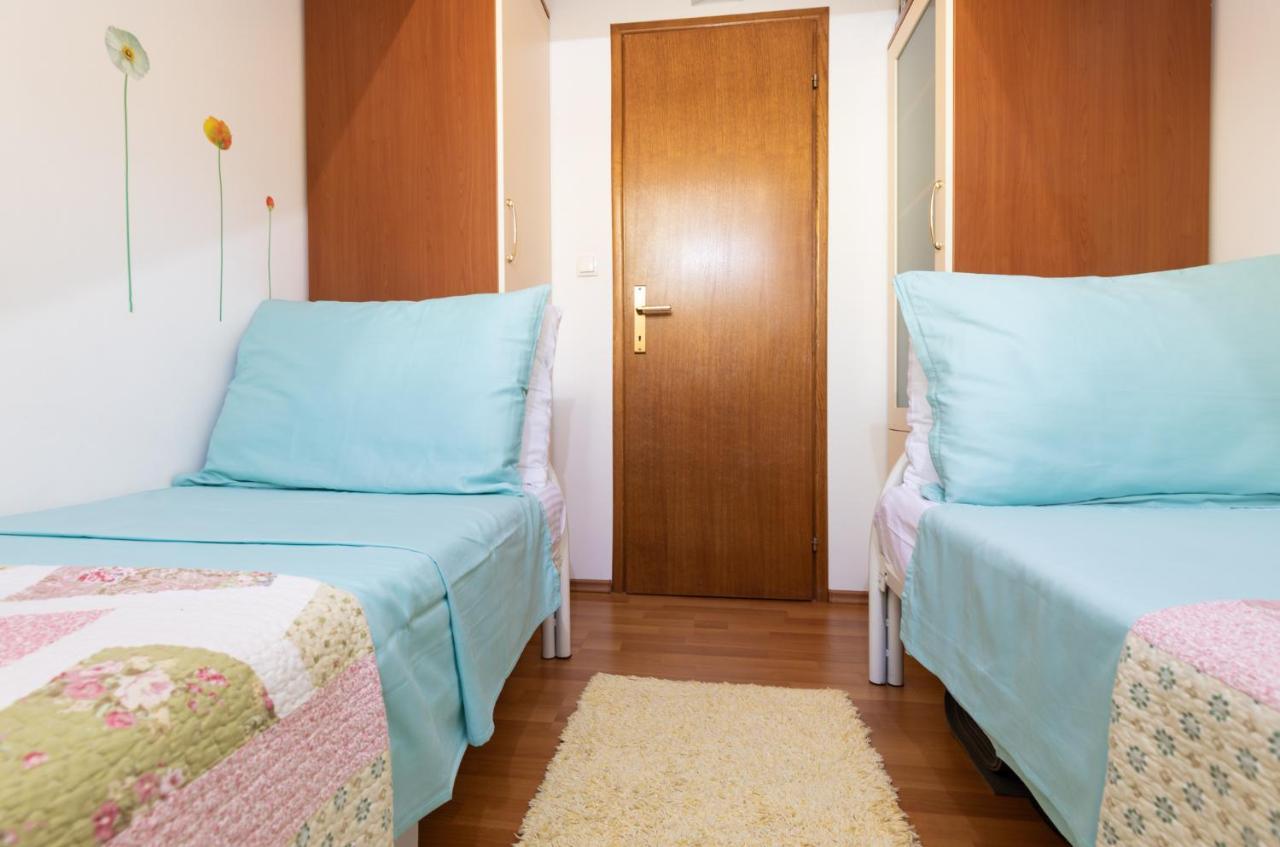 Apartman Monika Омиш Экстерьер фото
