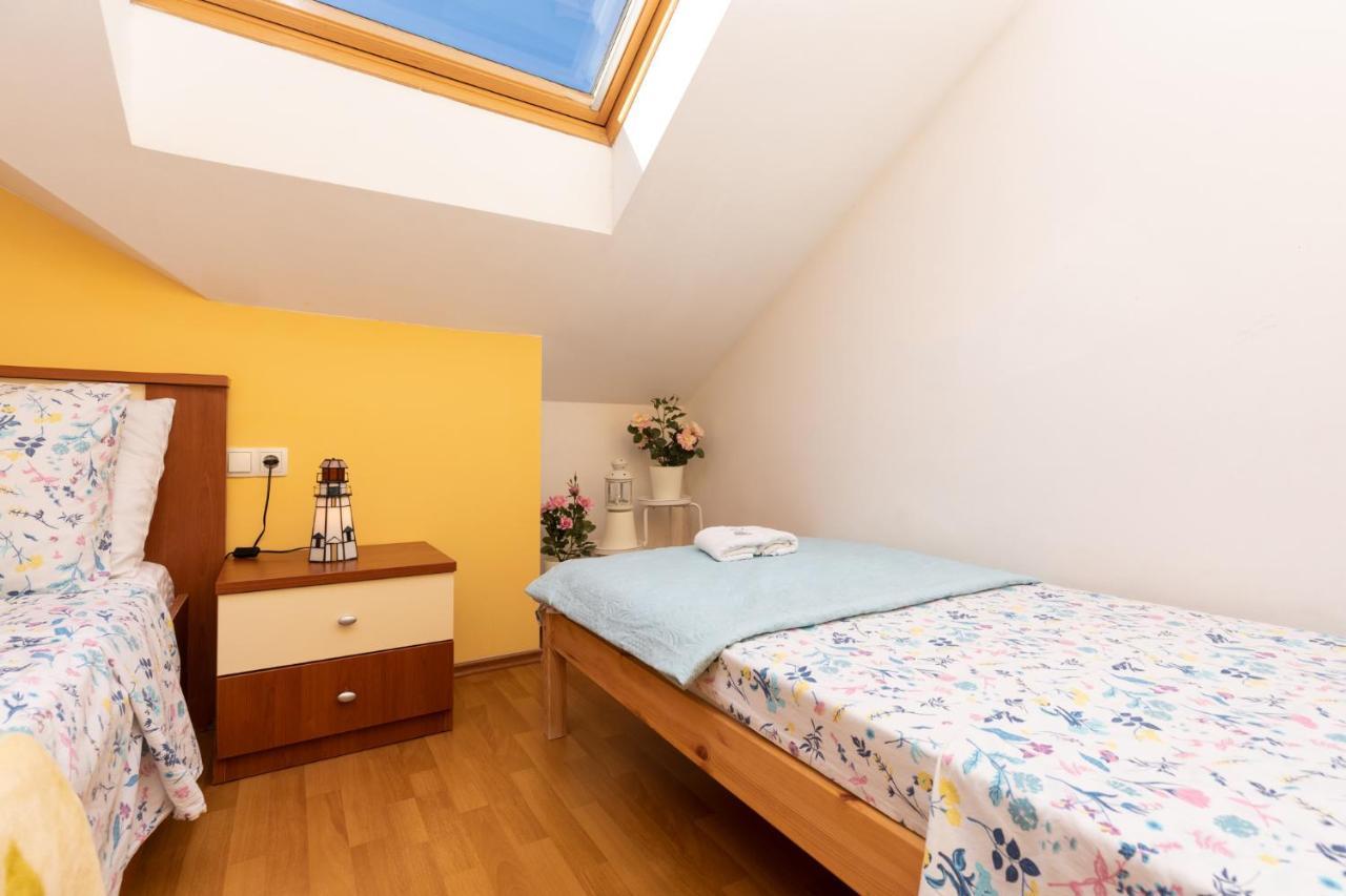 Apartman Monika Омиш Экстерьер фото