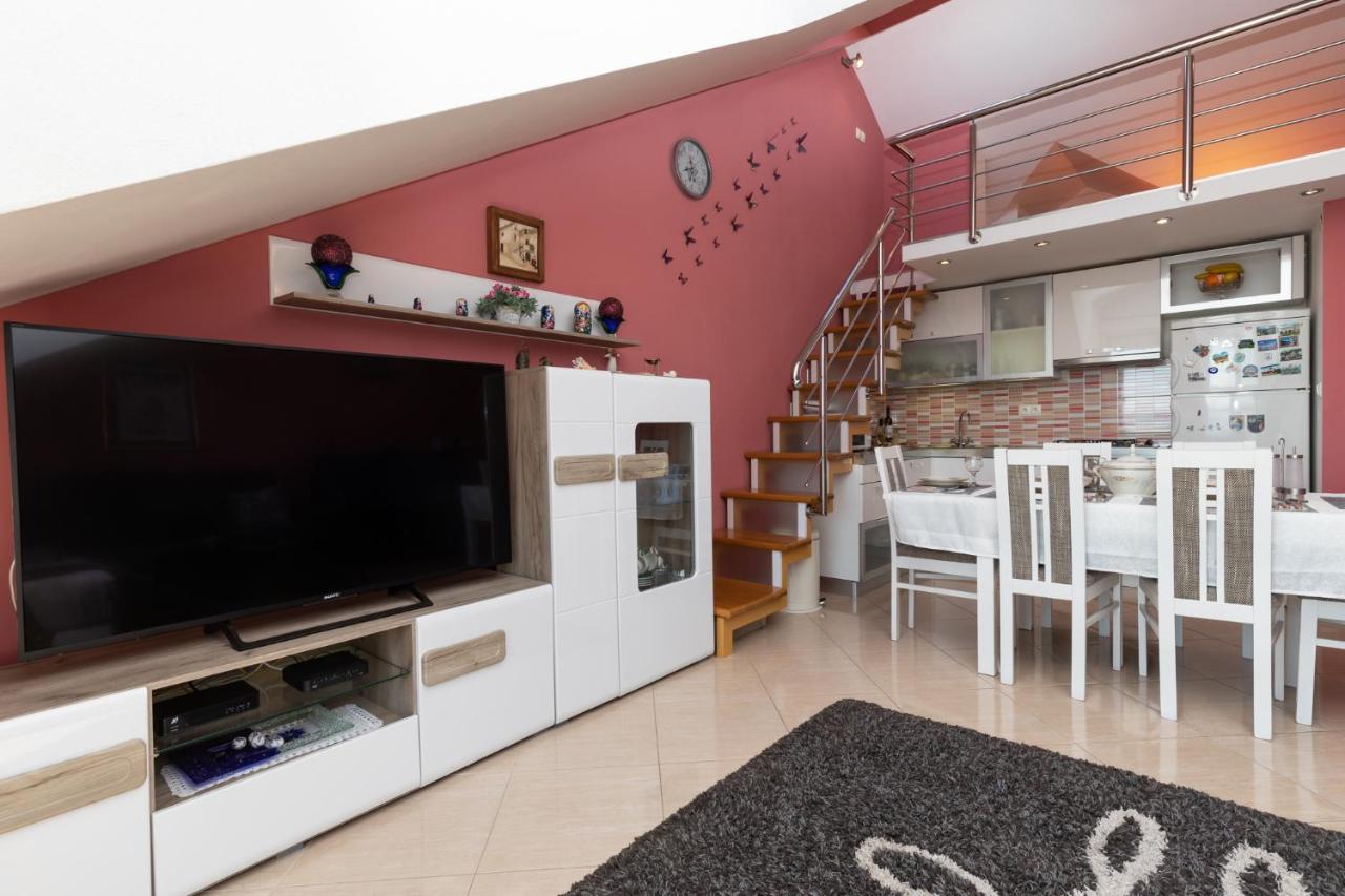 Apartman Monika Омиш Экстерьер фото